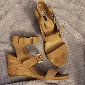 Tahari wedges 8.5m